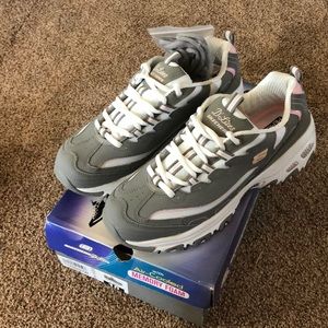 Sketchers D’Liets,(NEW) women’s size 10